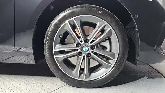 BMW 1 Series (F40) 120i 2023 21