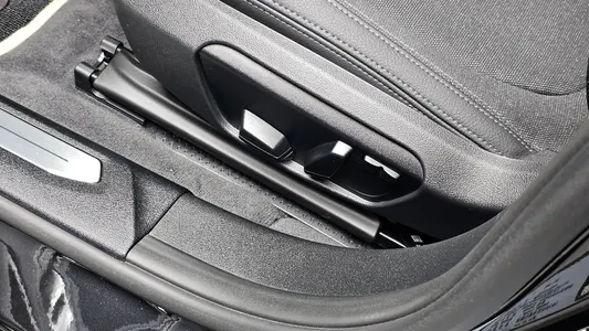 BMW 1 Series (F40) 120i 2023 31