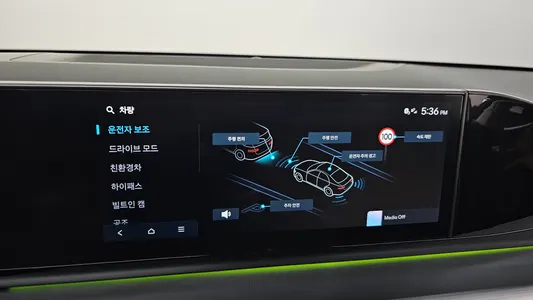 Hyundai (GN7) 2024 32