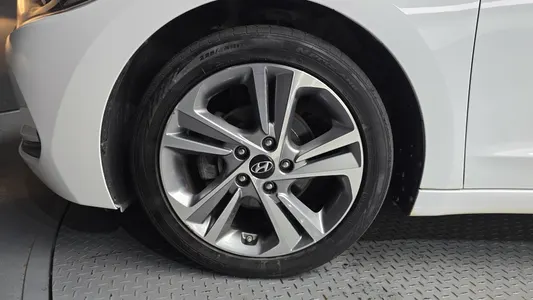 Hyundai AD 1.6 GDI 2017 5