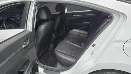 Hyundai AD 1.6 GDI 2017 11