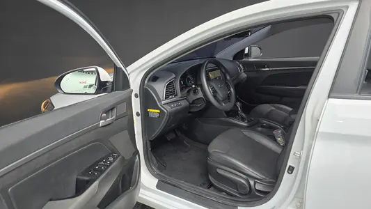 Hyundai AD 1.6 GDI 2017 10