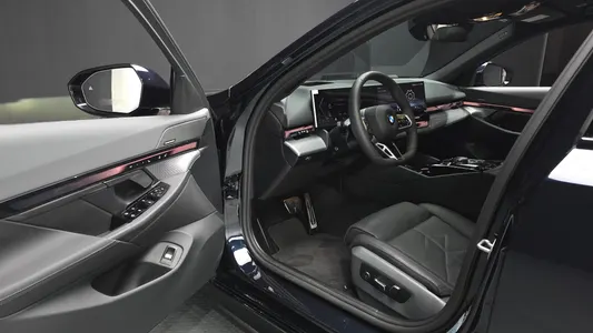 BMW 5 Series (G60) 530i xDrive M 2026 10