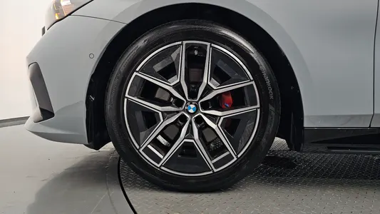BMW 5 Series (G60) 520i 2024 4
