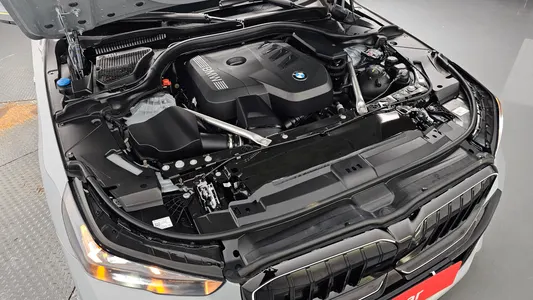 BMW 5 Series (G60) 520i 2024 5