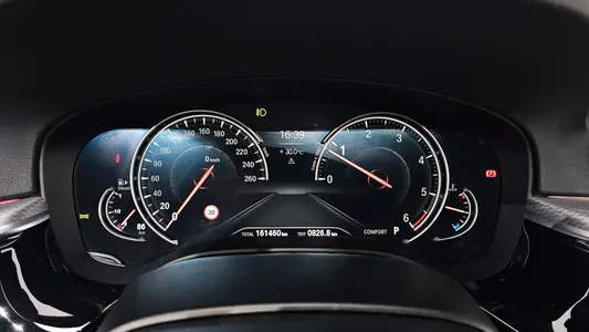 BMW 5 Series (G30) 520d M 2017 8