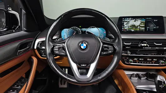 BMW 5 Series (G30) 520d M 2017 12