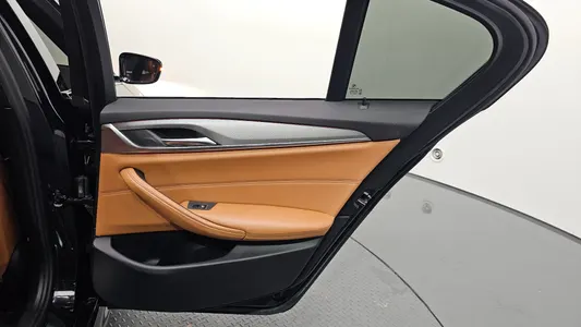 BMW 5 Series (G30) 520d M 2017 25