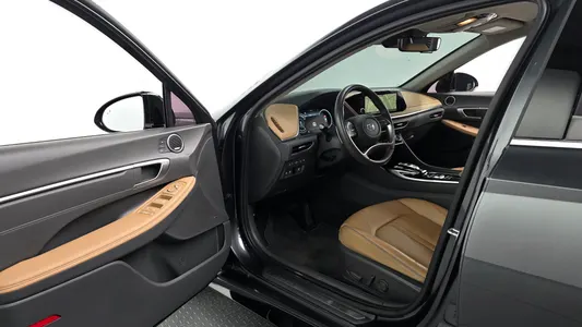 Hyundai (DN8) 1.6 2021 10