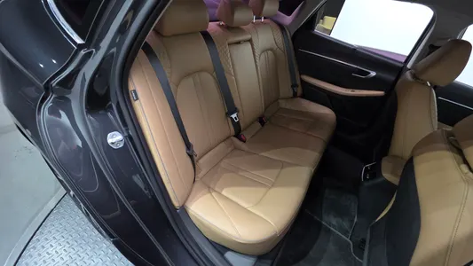 Hyundai (DN8) 1.6 2021 26