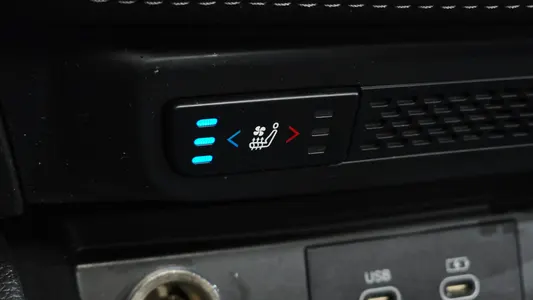 KG Mobility 렉스턴 스포츠 칸 2.2 4WD 2023 33