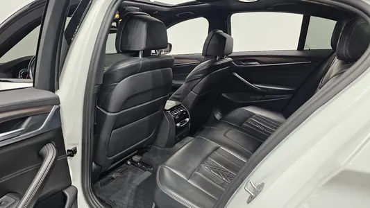 BMW 5 Series (G30) 520d M 2017 11