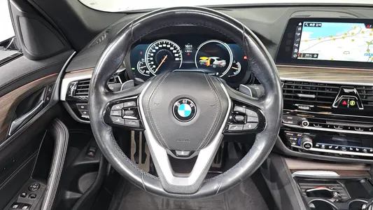 BMW 5 Series (G30) 520d M 2017 12