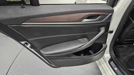 BMW 5 Series (G30) 520d M 2017 25