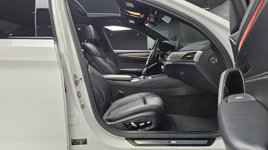 BMW 5 Series (G30) 520d M 2017 26