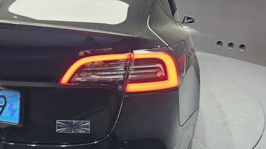 Tesla 3 AWD 2021 23