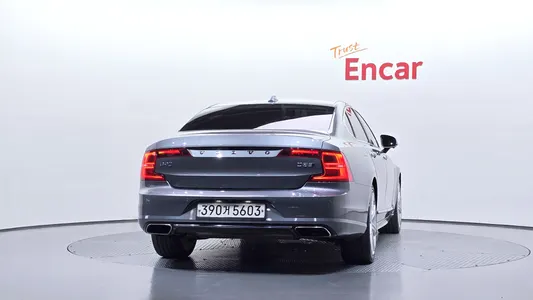 Volvo S90 D5 AWD 2019 4