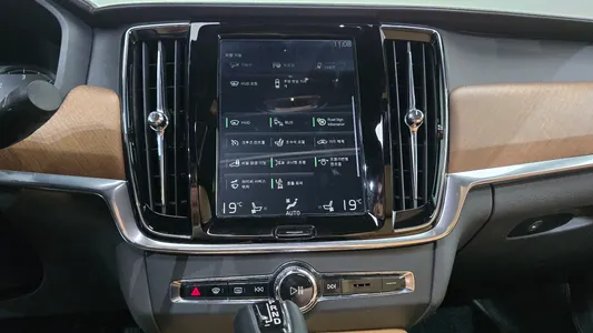 Volvo S90 D5 AWD 2019 34