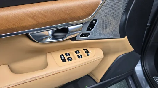 Volvo S90 D5 AWD 2019 28