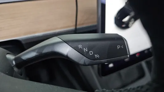 Tesla Y AWD 2021 9