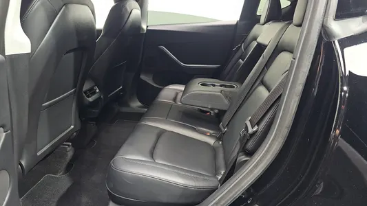 Tesla Y AWD 2021 11