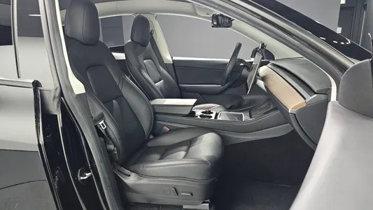 Tesla Y AWD 2021 27