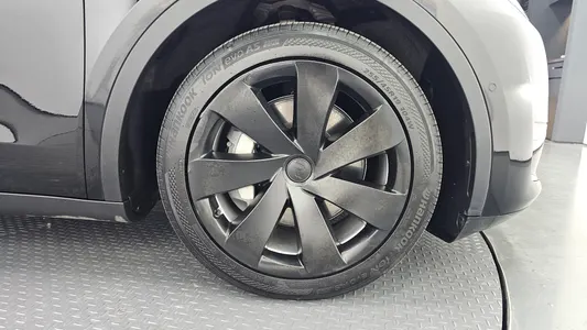 Tesla Y AWD 2021 22