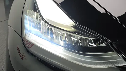 Tesla Y AWD 2021 23