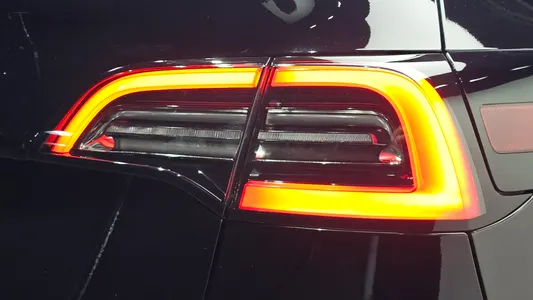 Tesla Y AWD 2021 24