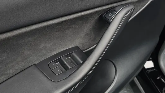 Tesla Y AWD 2021 29