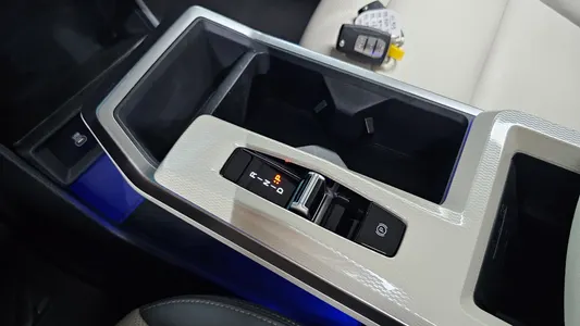 KG Mobility EVX E7 2024 9