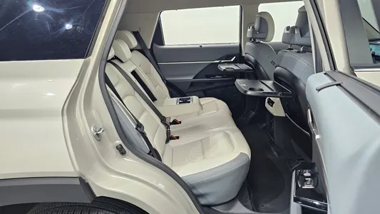 KG Mobility EVX E7 2024 11