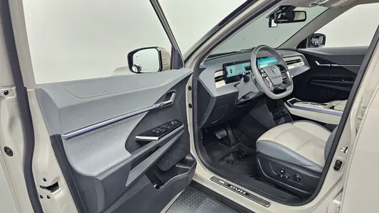 KG Mobility EVX E7 2024 10