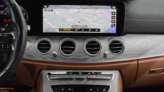 Mercedes-Benz E-Class W213 E350 4MATIC AMG Line 2021 27