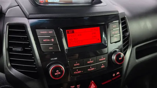 KG Mobility Tivoli VX 2WD 2016 16