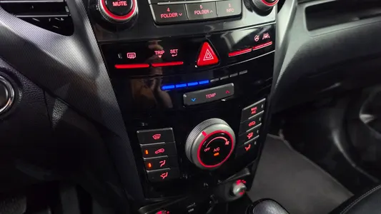 KG Mobility Tivoli VX 2WD 2016 17