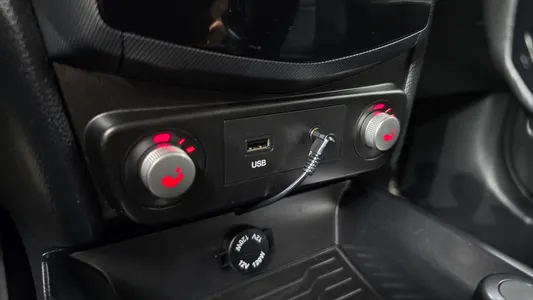 KG Mobility Tivoli VX 2WD 2016 18