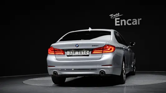 BMW 5 Series (G30) 520i 2019 4