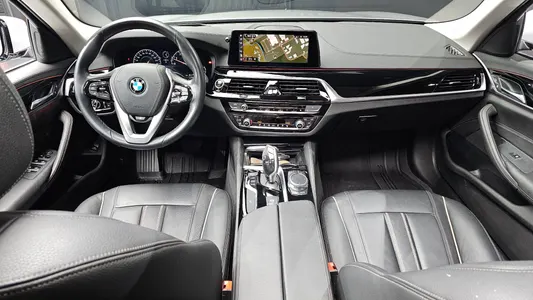 BMW 5 Series (G30) 520i 2019 7