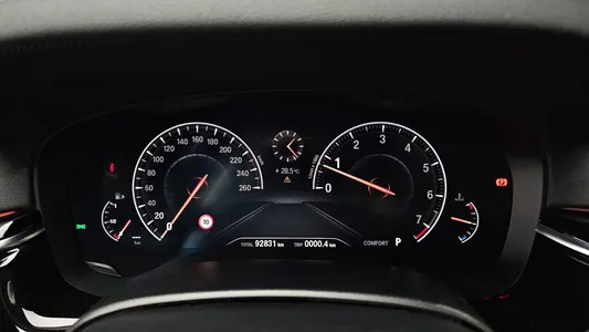 BMW 5 Series (G30) 520i 2019 8