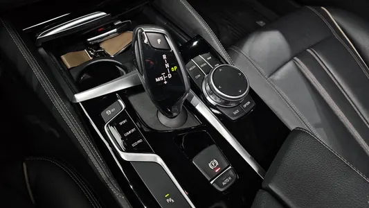 BMW 5 Series (G30) 520i 2019 9