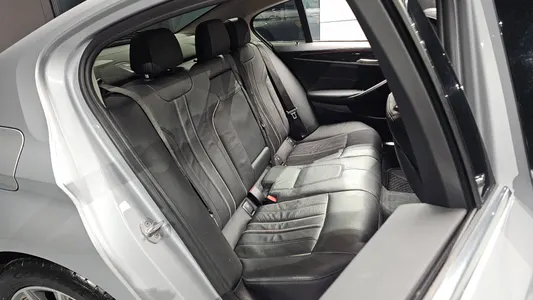 BMW 5 Series (G30) 520i 2019 11