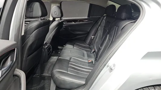BMW 5 Series (G30) 520i 2019 12
