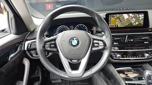 BMW 5 Series (G30) 520i 2019 13