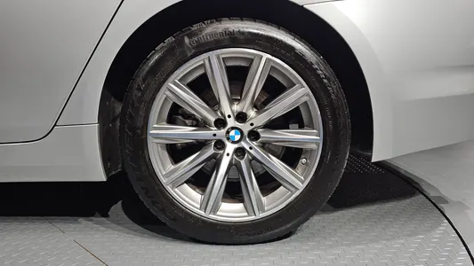 BMW 5 Series (G30) 520i 2019 21
