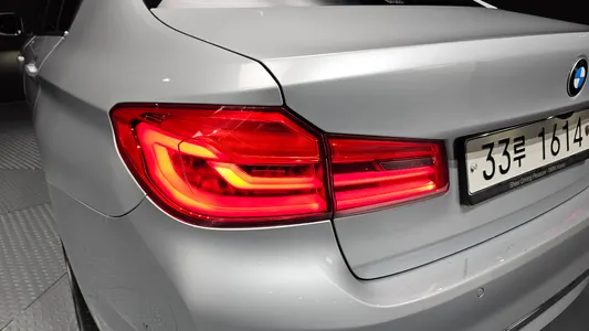 BMW 5 Series (G30) 520i 2019 23