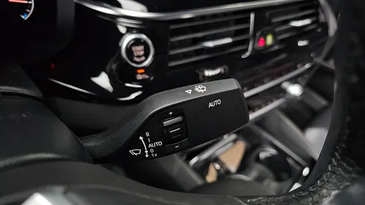 BMW 5 Series (G30) 520i 2019 31