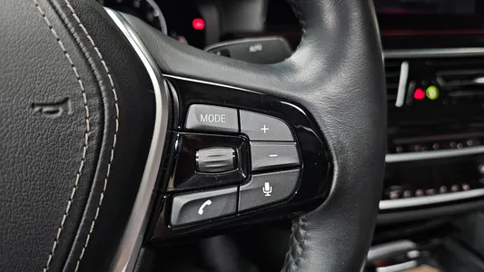 BMW 5 Series (G30) 520i 2019 28