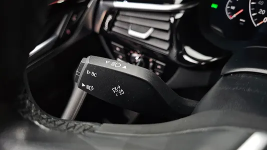 BMW 5 Series (G30) 520i 2019 30