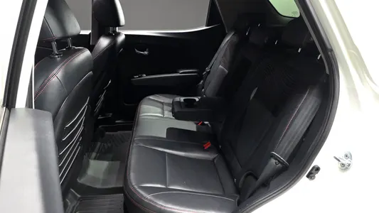 KG Mobility 티볼리 에어 1.6 RX 2WD 2017 11